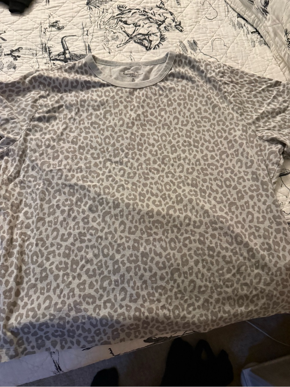 Abercrombie & Fitch Gray Leopard Print Women’s Tee